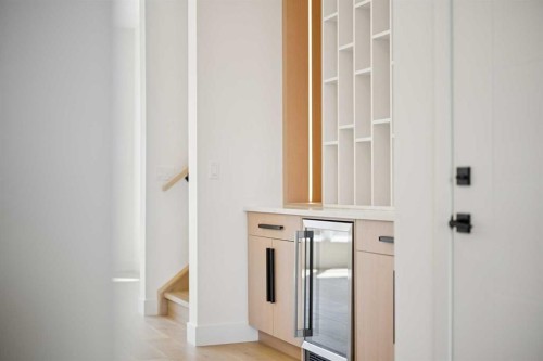 1027 32 Avenue Nw, Calgary, AB - Indoor Photo Showing Other Room