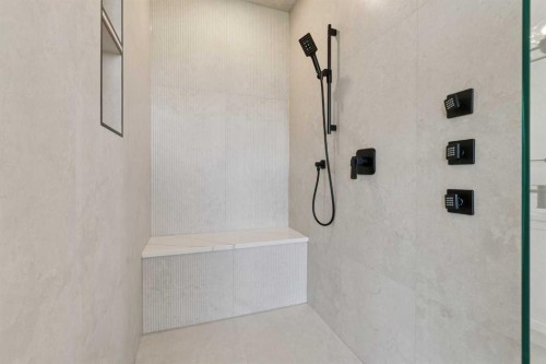 1027 32 Avenue Nw, Calgary, AB - Indoor Photo Showing Other Room