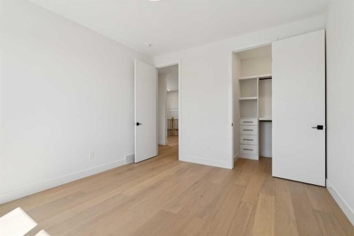 1027 32 Avenue Nw, Calgary, AB - Indoor Photo Showing Other Room