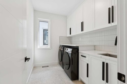 1027 32 Avenue Nw, Calgary, AB - Indoor Photo Showing Laundry Room