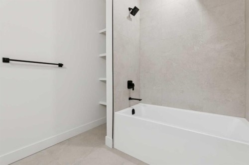 1027 32 Avenue Nw, Calgary, AB - Indoor Photo Showing Bathroom