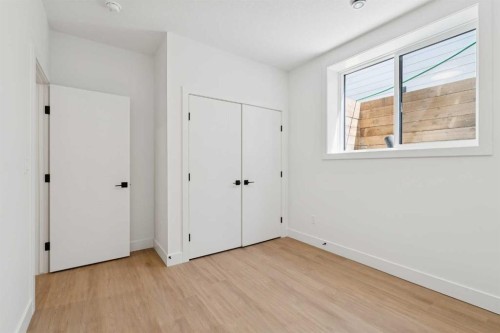 1027 32 Avenue Nw, Calgary, AB - Indoor Photo Showing Other Room