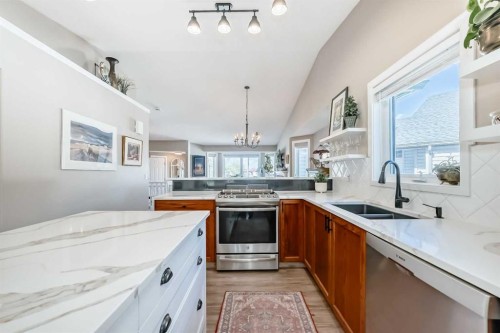 39 Westfall Crescent, Okotoks, AB - Indoor Photo Showing Kitchen With Double Sink With Upgraded Kitchen