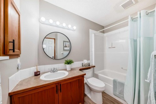 39 Westfall Crescent, Okotoks, AB - Indoor Photo Showing Bathroom