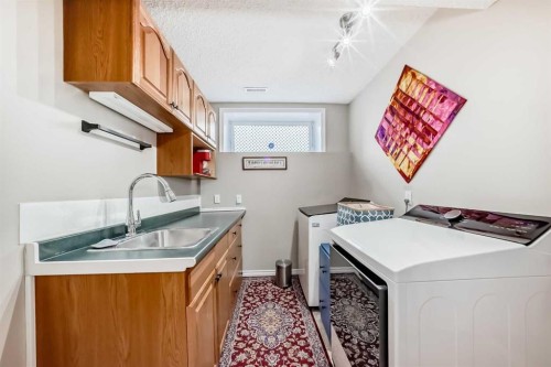 39 Westfall Crescent, Okotoks, AB - Indoor Photo Showing Laundry Room
