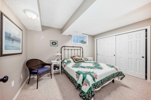 39 Westfall Crescent, Okotoks, AB - Indoor Photo Showing Bedroom