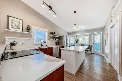39 Westfall Crescent, Okotoks, AB - Indoor Photo Showing Kitchen