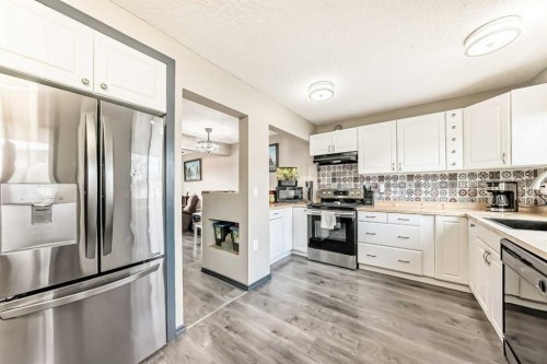 3014 Doverville Crescent Se, Calgary, AB - Indoor Photo Showing Kitchen With Upgraded Kitchen