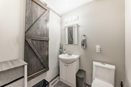 3014 Doverville Crescent Se, Calgary, AB - Indoor Photo Showing Bathroom