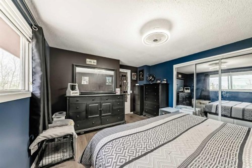 3014 Doverville Crescent Se, Calgary, AB - Indoor Photo Showing Bedroom