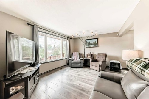 3014 Doverville Crescent Se, Calgary, AB - Indoor Photo Showing Living Room