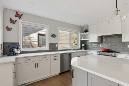 127 Parkglen Crescent Se, Calgary, AB - Indoor Photo Showing Kitchen With Upgraded Kitchen