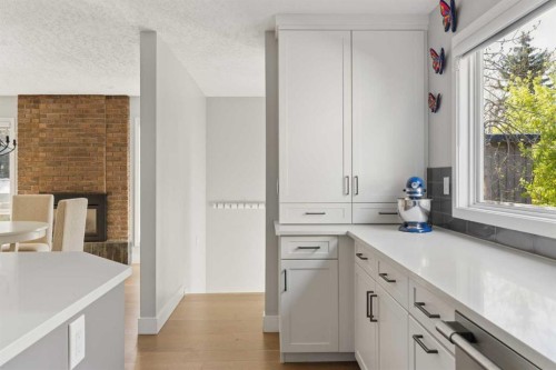 127 Parkglen Crescent Se, Calgary, AB - Indoor