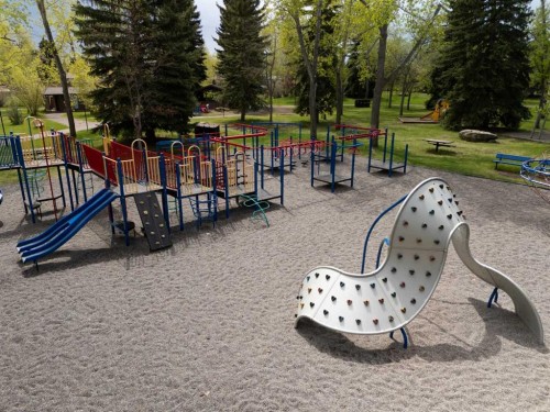 127 Parkglen Crescent Se, Calgary, AB - Outdoor