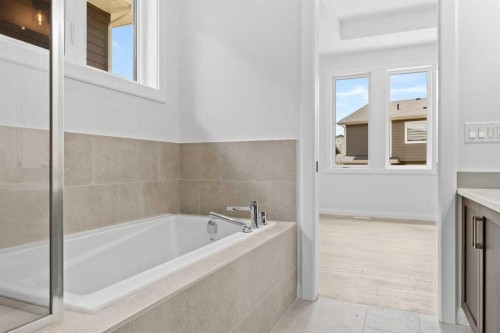 101 Creekstone Hill Sw, Calgary, AB - Indoor Photo Showing Bathroom