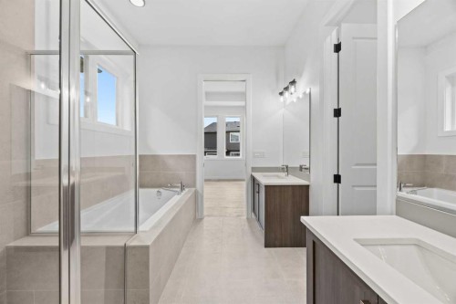 101 Creekstone Hill Sw, Calgary, AB - Indoor Photo Showing Bathroom
