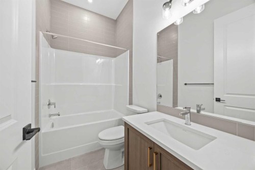 101 Creekstone Hill Sw, Calgary, AB - Indoor Photo Showing Bathroom