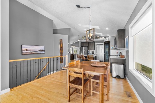 91 Evanspark Terrace Nw, Calgary, AB - Indoor Photo Showing Dining Room