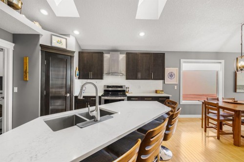 91 Evanspark Terrace Nw, Calgary, AB - Indoor Photo Showing Kitchen With Double Sink With Upgraded Kitchen
