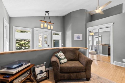 91 Evanspark Terrace Nw, Calgary, AB - Indoor Photo Showing Living Room