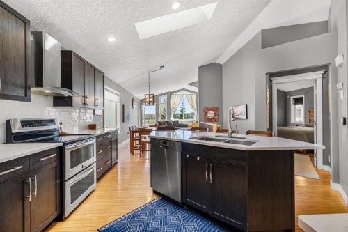 91 Evanspark Terrace Nw, Calgary, AB - Indoor Photo Showing Kitchen With Double Sink