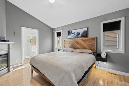 91 Evanspark Terrace Nw, Calgary, AB - Indoor Photo Showing Bedroom