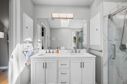 91 Evanspark Terrace Nw, Calgary, AB - Indoor Photo Showing Bathroom