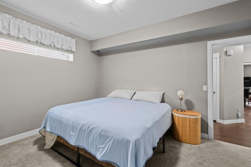 91 Evanspark Terrace Nw, Calgary, AB - Indoor Photo Showing Bedroom