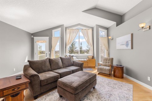 91 Evanspark Terrace Nw, Calgary, AB - Indoor Photo Showing Living Room