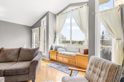 91 Evanspark Terrace Nw, Calgary, AB - Indoor Photo Showing Living Room