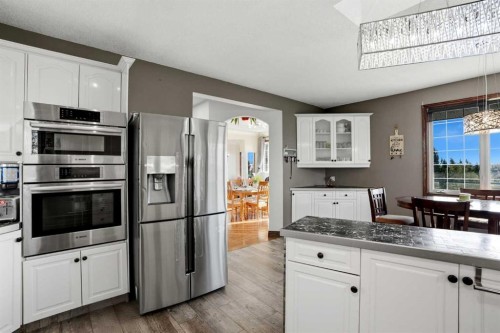 263089 Range Road 293, Rural Rocky View County, AB - Indoor Photo Showing Kitchen With Stainless Steel Kitchen