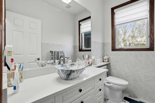 263089 Range Road 293, Rural Rocky View County, AB - Indoor Photo Showing Bathroom