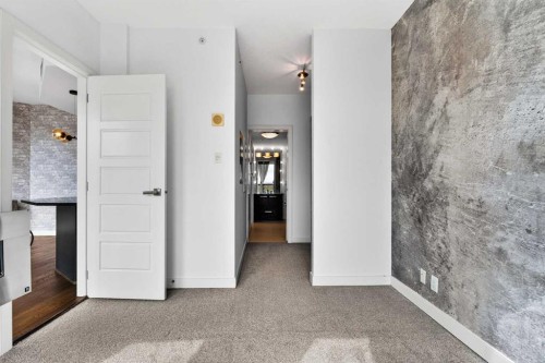 2010-225 11 Avenue Se, Calgary, AB - Indoor Photo Showing Other Room