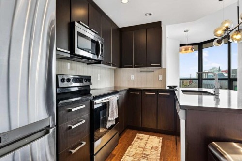 2010-225 11 Avenue Se, Calgary, AB - Indoor Photo Showing Kitchen With Stainless Steel Kitchen With Upgraded Kitchen