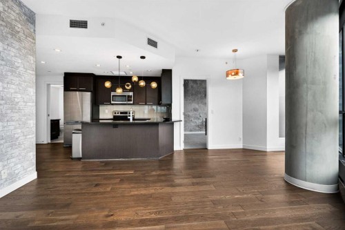 2010-225 11 Avenue Se, Calgary, AB - Indoor Photo Showing Kitchen With Upgraded Kitchen