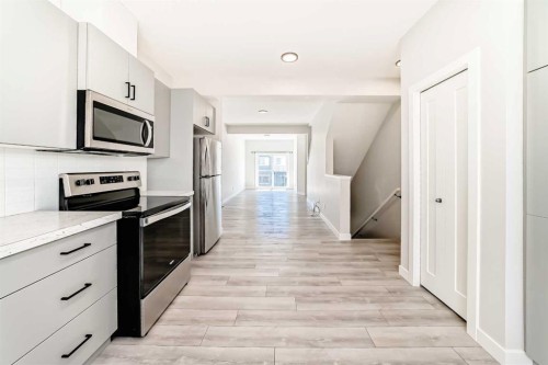 102 Tuscany Summit Square Nw, Calgary, AB - Indoor Photo Showing Kitchen