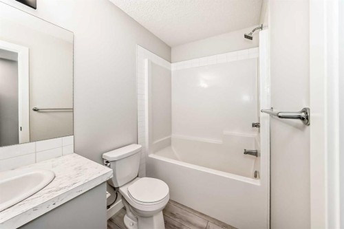 102 Tuscany Summit Square Nw, Calgary, AB - Indoor Photo Showing Bathroom