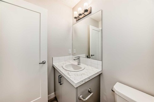 102 Tuscany Summit Square Nw, Calgary, AB - Indoor Photo Showing Bathroom