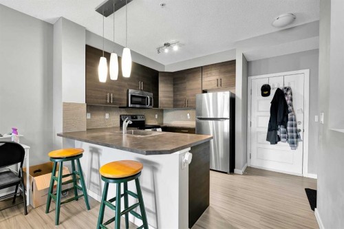 224-207 Sunset Drive, Cochrane, AB - Indoor Photo Showing Kitchen With Double Sink