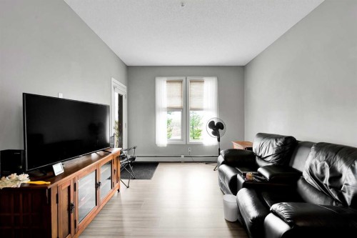 224-207 Sunset Drive, Cochrane, AB - Indoor Photo Showing Living Room