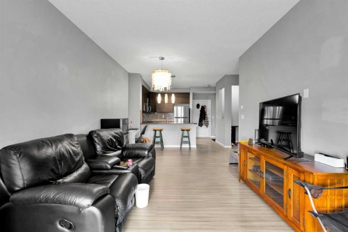 224-207 Sunset Drive, Cochrane, AB - Indoor Photo Showing Living Room
