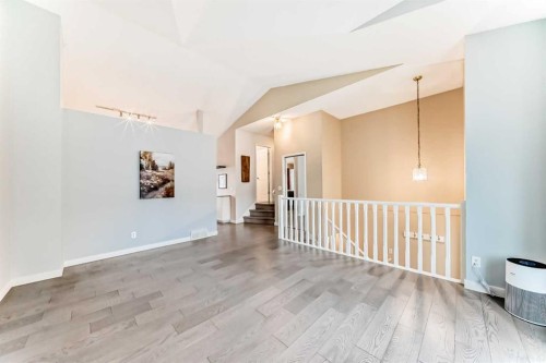 19 Sunlake Gardens Se, Calgary, AB - Indoor Photo Showing Other Room