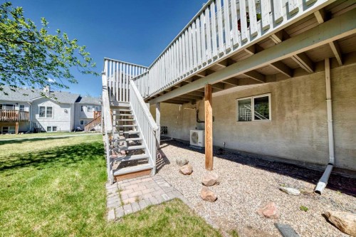 19 Sunlake Gardens Se, Calgary, AB - Outdoor