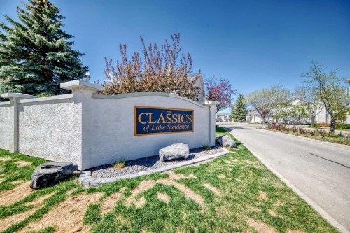 19 Sunlake Gardens Se, Calgary, AB - Outdoor