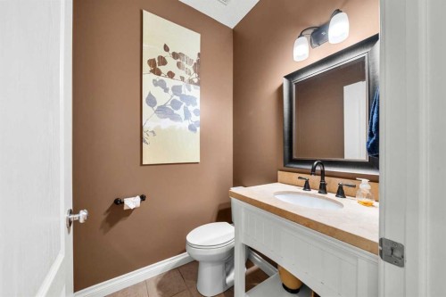117 Westmount Road, Okotoks, AB - Indoor Photo Showing Bathroom