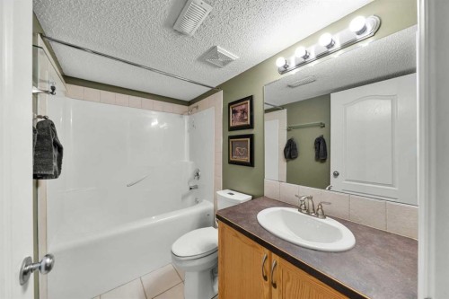 117 Westmount Road, Okotoks, AB - Indoor Photo Showing Bathroom