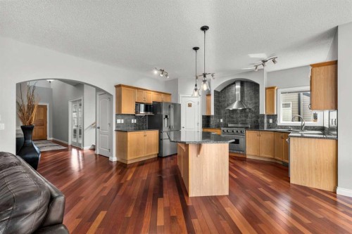 117 Westmount Road, Okotoks, AB - Indoor Photo Showing Kitchen