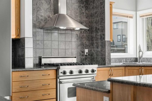 117 Westmount Road, Okotoks, AB - Indoor Photo Showing Kitchen