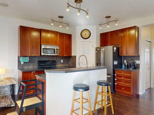 113 Evansford Circle Nw, Calgary, AB - Indoor Photo Showing Kitchen