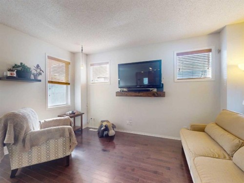 113 Evansford Circle Nw, Calgary, AB - Indoor Photo Showing Living Room